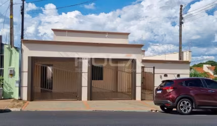 Casa padrão à venda no Jardim Bandeirantes, São Carlos: 3 dormitórios, suíte e 2 garagens!