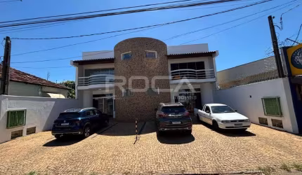 Salão Comercial para Alugar na Vila Prado - São Carlos | 8 Banheiros