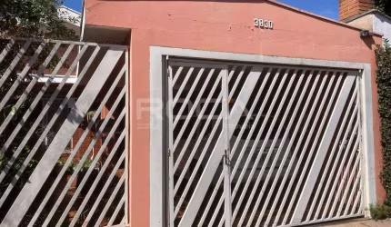 Casa padrão à venda no Centro de São Carlos com 3 dormitórios e suíte!