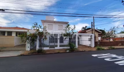 Casa/Sobrado à venda e locação no CENTRO de São Carlos - 3 dorms, 2 garagens, 2 salas