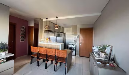 Apartamento de 2 dormitórios com armários e ar-condicionado no Jardim Alvorada