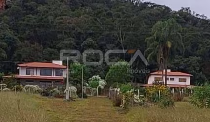 Chácara exuberante com 4 suítes e 10 vagas de garagem em São Carlos