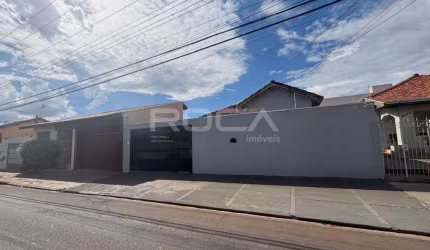 Charmosa casa à venda no CENTRO de São Carlos | 3 dormitórios, 6 garagens