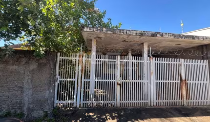 Casa à venda no bairro Vila Prado em São Carlos - 2 dormitórios e 2 banheiros