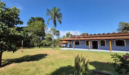 Chácara à venda em São Carlos com área de lazer completa e 3 dormitórios