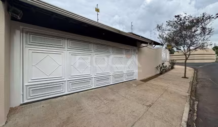 Casa à venda no Jardim Acapulco em São Carlos: 3 dormitórios, suíte, churrasqueira