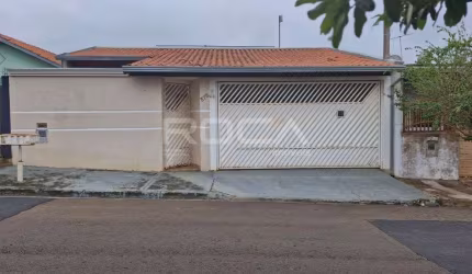 Casa padrão à venda em Zavaglia, São Carlos - 2 dormitórios e 2 garagens cobertas!