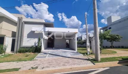 Charmosa Casa de 3 Suítes no Condomínio Village São Carlos IV