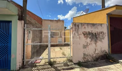 Charmosa casa à venda no bairro Jardim Tangará em São Carlos