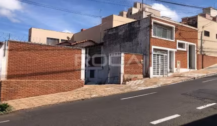 Casa à venda e locação no CENTRO em São Carlos | 3 dormitórios, 9 garagens