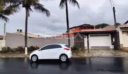 Casa de luxo no Residencial Samambaia, São Carlos: 5 dormitórios, piscina, churrasqueira e sauna!