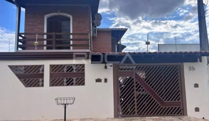 Casa de alto padrão com 3 suítes no Jardim Veneza - São Carlos