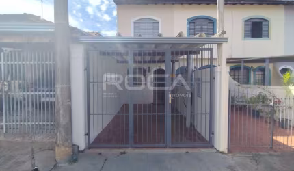 Sobrado aconchegante no Jardim Brasil, São Carlos - 2 dormitórios e garagem coberta