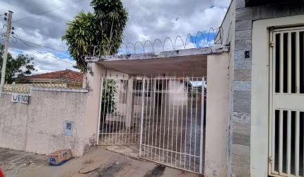 Linda casa à venda no CENTRO de São Carlos - 3 dormitórios, 2 garagens