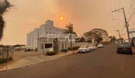 Aluguel de Apartamento Padrão na Vila Irene, São Carlos - 2 dormitórios, vaga na garagem!