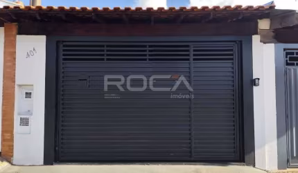 Linda casa à venda em São Carlos - 2 dormitórios, churrasqueira e garagem coberta!