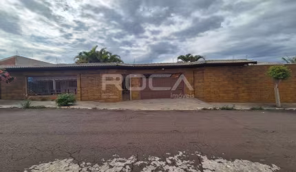 Casa Padrão de 4 dormitórios com suíte no Jardim Cardinalli, São Carlos