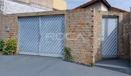 Casa à venda no Astolpho Luiz do Prado, São Carlos - 3 dormitórios, armários na cozinha!