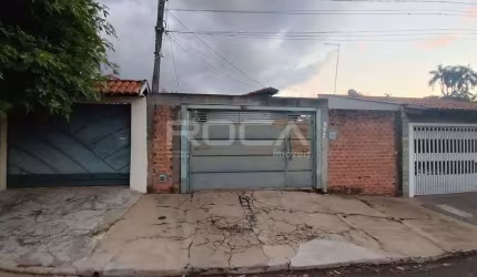 Casa à venda no Astolpho Luiz do Prado, São Carlos - 3 dormitórios, armários na cozinha!