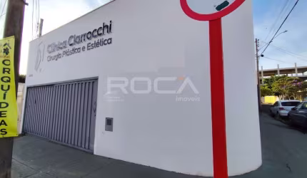 Casa Comercial à venda e locação no CENTRO de São Carlos | 6 banheiros, 1 cozinha, 2 garagens e 3 salas