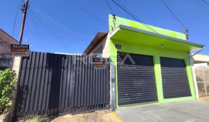 Espaçosa casa comercial com 4 dormitórios e um Salão na frente no Parque Santa Felícia Jardim