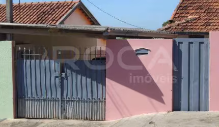 Casa à venda no Jardim Pacaembu, São Carlos - 2 dormitórios, garagem coberta!