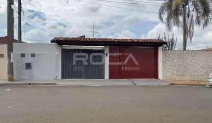 Casa Padrão à venda no Jardim Macarengo, São Carlos - 2 dormitórios, 4 garagens!