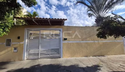 Charmosa casa à venda na Vila Brasília, São Carlos - 3 dormitórios, suíte e 3 vagas de garagem!