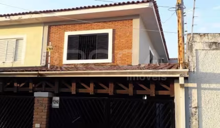 Casa à venda na Vila Brasília, São Carlos - 4 dormitórios e churrasqueira!