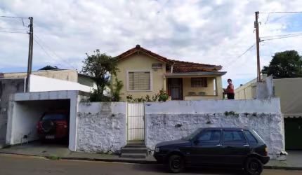 Casa à venda em São Carlos, Vila Nery - 2 dormitórios, garagem e mais!