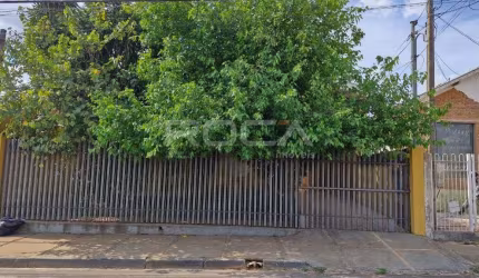 Casa de 3 dormitórios com suíte e canil no CENTRO de São Carlos