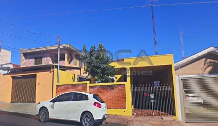 Casa padrão à venda no Centro de São Carlos - 2 dormitórios