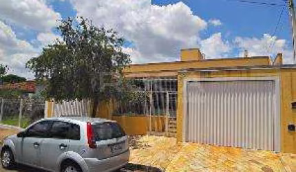 Casa de alto padrão com piscina no Jardim Macarengo, São Carlos