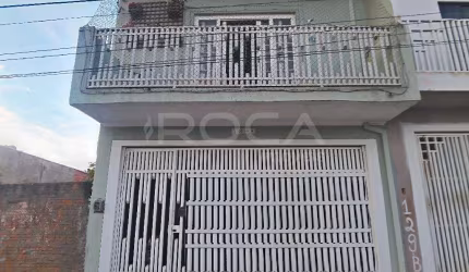 Casa padrão à venda no Jardim Medeiros, São Carlos: 3 dormitórios, quiosque com churrasqueira