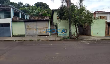 Casa padrão à venda na Vila Santo Antonio, São Carlos: 3 dormitórios, garagem, canil e muito mais!