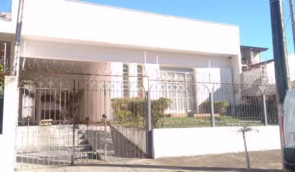 Casa à venda em São Carlos, no bairro Jardim Alvorada, com 3 dormitórios e estrutura completa