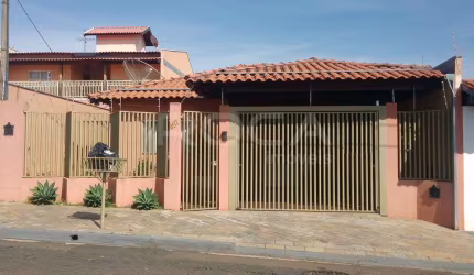 Casa Padrão à venda no Residencial Itamarati, São Carlos - 3 dormitórios, churrasqueira e edícula