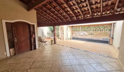 Casa à venda no Planalto Paraíso, São Carlos - 3 dormitórios, suíte, 4 garagens