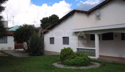 Casa Padrão com 3 dormitórios e piscina em Santa Felícia, São Carlos