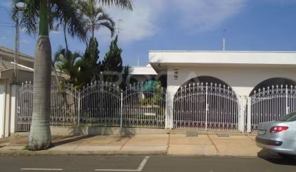 Casa de Alto Padrão no Centro de São Carlos - 4 dormitórios, 3 garagens
