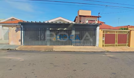 Casa à venda com 2 dormitórios e suíte na Vila Prado, São Carlos