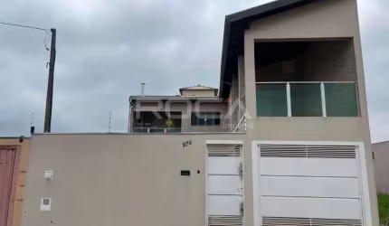 Casa à venda com piscina e churrasqueira em Residencial Itamarati, São Carlos