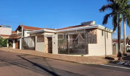 Casa de alto padrão com 4 dormitórios e churrasqueira em Nossa Sra Aparecida - São Carlos