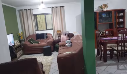 Casa à venda no Jardim Nova São Carlos: 3 dormitórios, suíte e 2 garagens cobertas