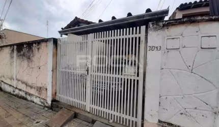 Linda casa à venda e locação no Jardim São Carlos, São Carlos - 2 dormitórios!