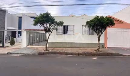 Casa padrão de 3 dormitórios no CENTRO de São Carlos