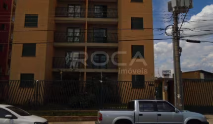 Apartamento à venda e locação no Jardim Lutfalla, São Carlos: 1 dormitório, armários na cozinha e box nos banheiros