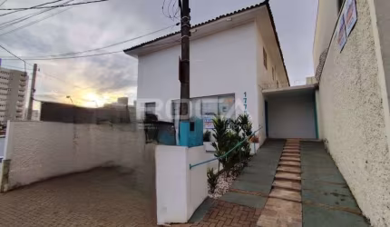 Casa Comercial de Luxo no Centro de São Carlos | 4 Dormitórios, 3 Banheiros, 3 Vagas | Venda e Locação