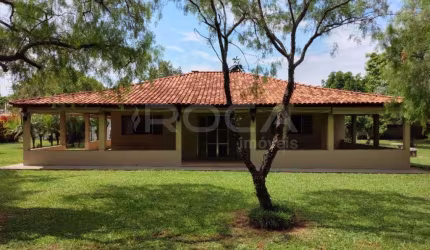 Chácara à venda em São Carlos com 4 dormitórios e piscina!
