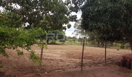 Encantador Sítio à Venda em São Carlos - 2 dormitórios, cozinha, sala e canil